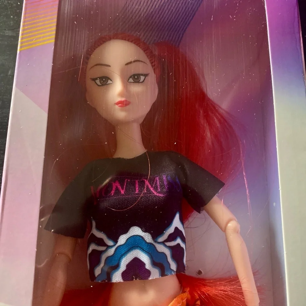 NWT-KPOP DEMON HUNTERS-MIRA SINGING DOLL & PUFFY MEMO BOOK WITH PEN